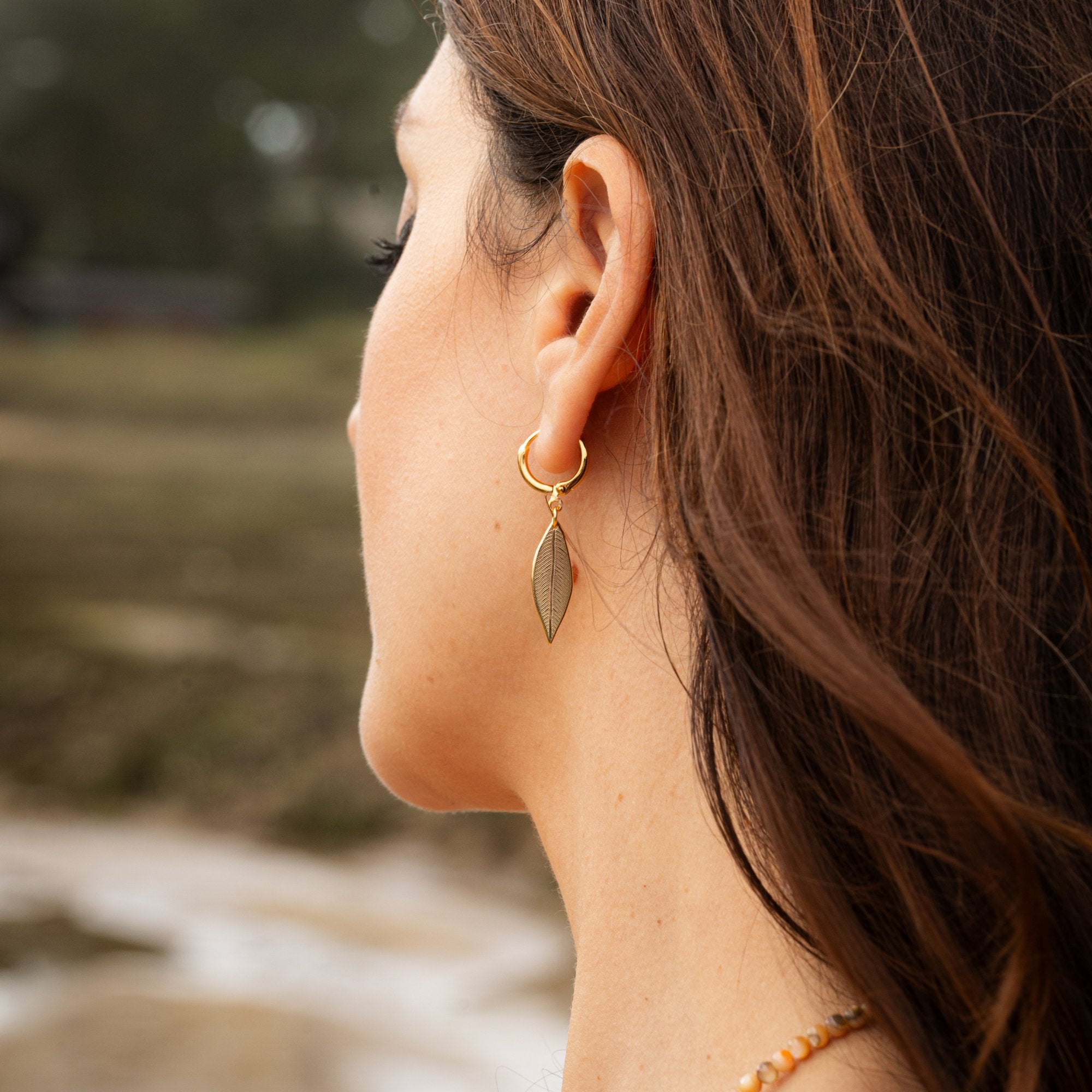 Boucles d'oreilles pendentif exclusif plaqué or et perles naturelles