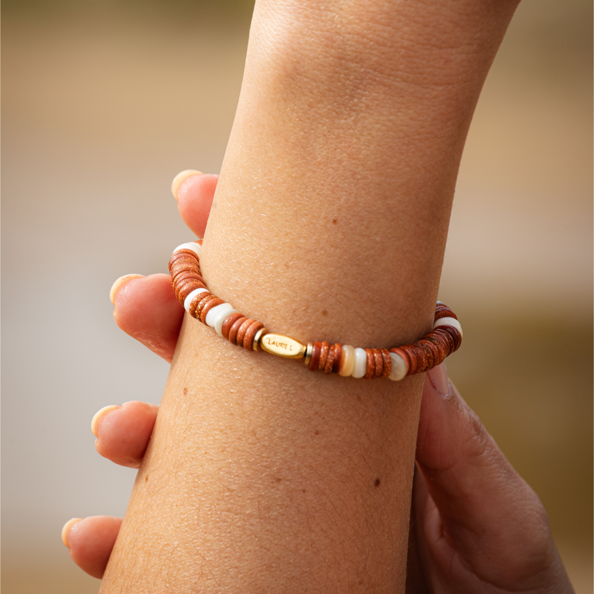 Bracelet or et pierres naturelles sans fermoir