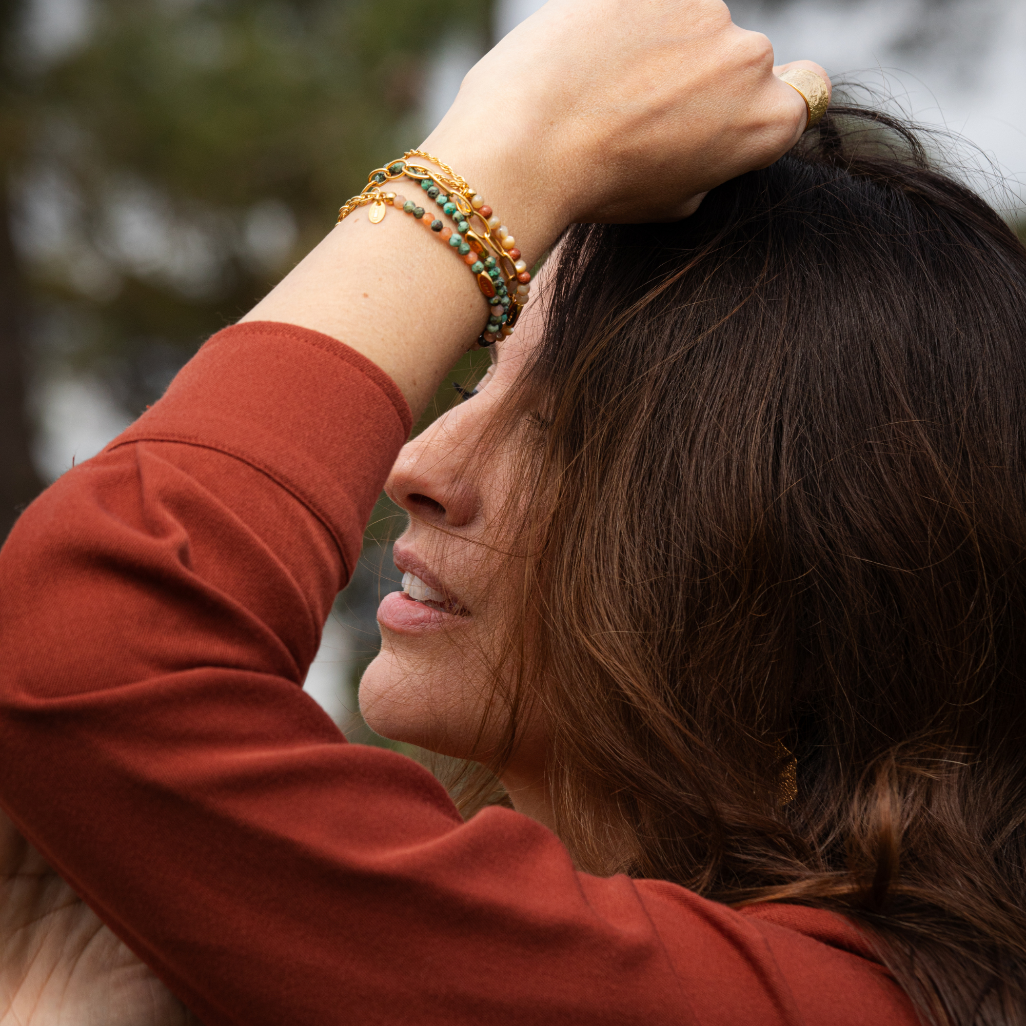 Bracelet or et pierres naturelles sans fermoir