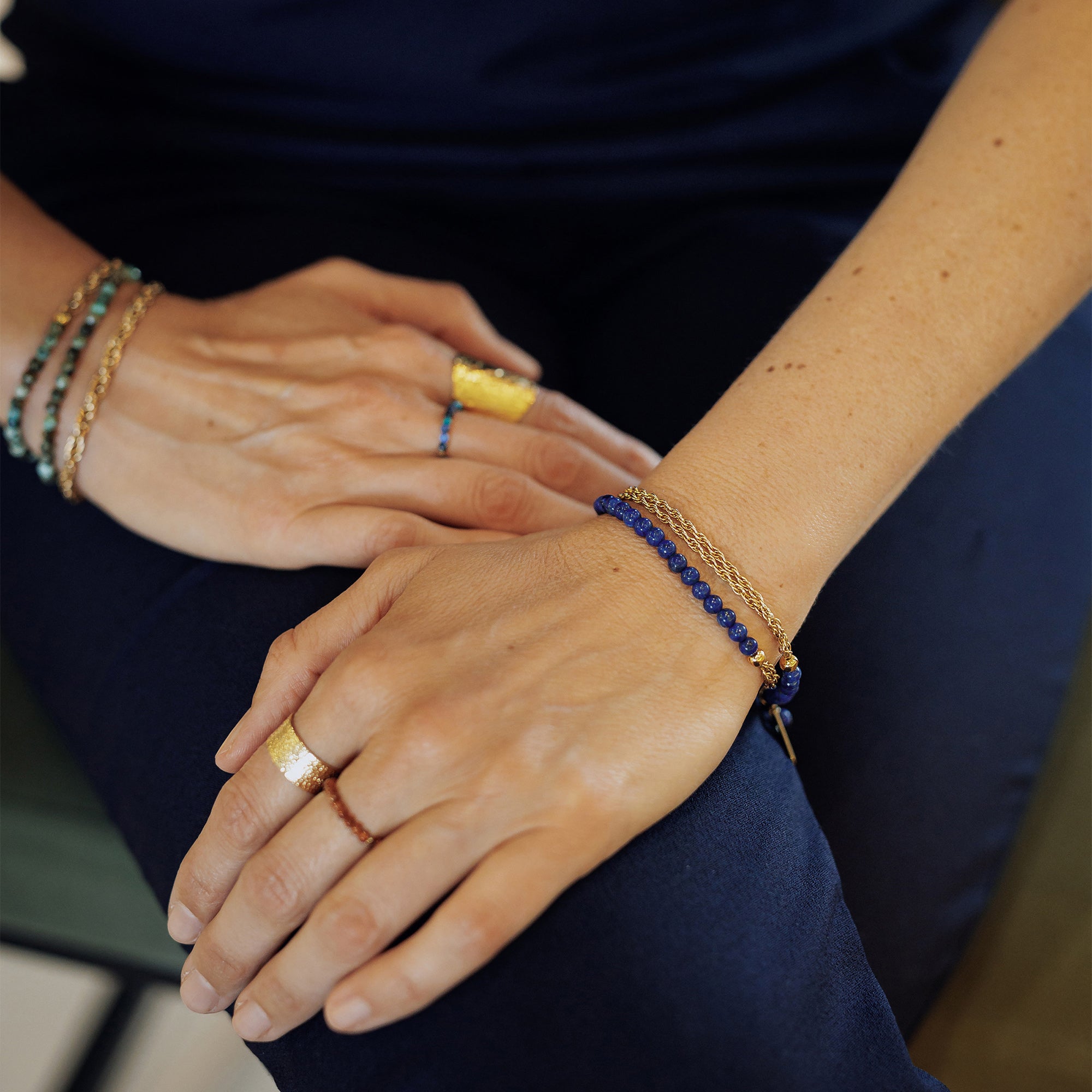 bracelet femme sans fermoir en lapis lazuli et plaqué or Laurie L.